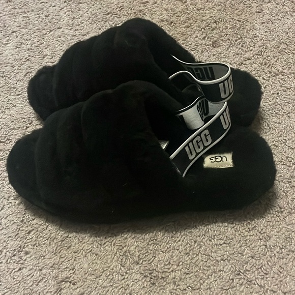 Shoes - UGG Women's Fluff Yeah Slide Slipper - Black